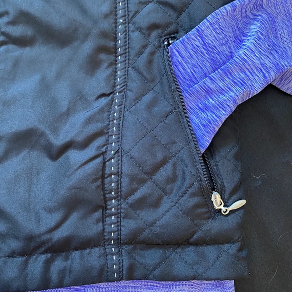 🔥4/$20 - S black IActive vest w/white stitching - Picture 5 of 5